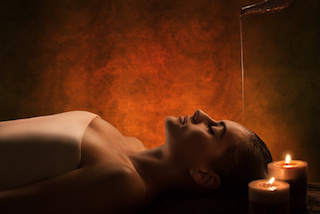 ayurveda-massage-muenchen-stirnoelguss