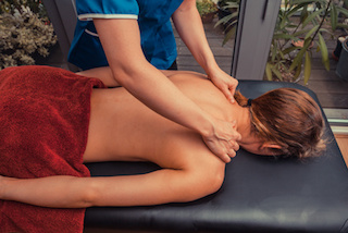 nackenmassage-bei-der-mobilen-massage